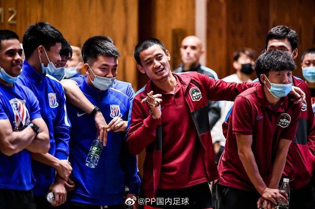 关于江苏苏宁对阵上海绿地申花，双方战绩互有交错的信息