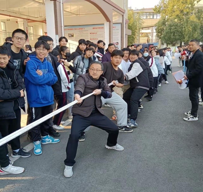 关于印度尼西亚运动员团结一心，刷新比赛记录的信息