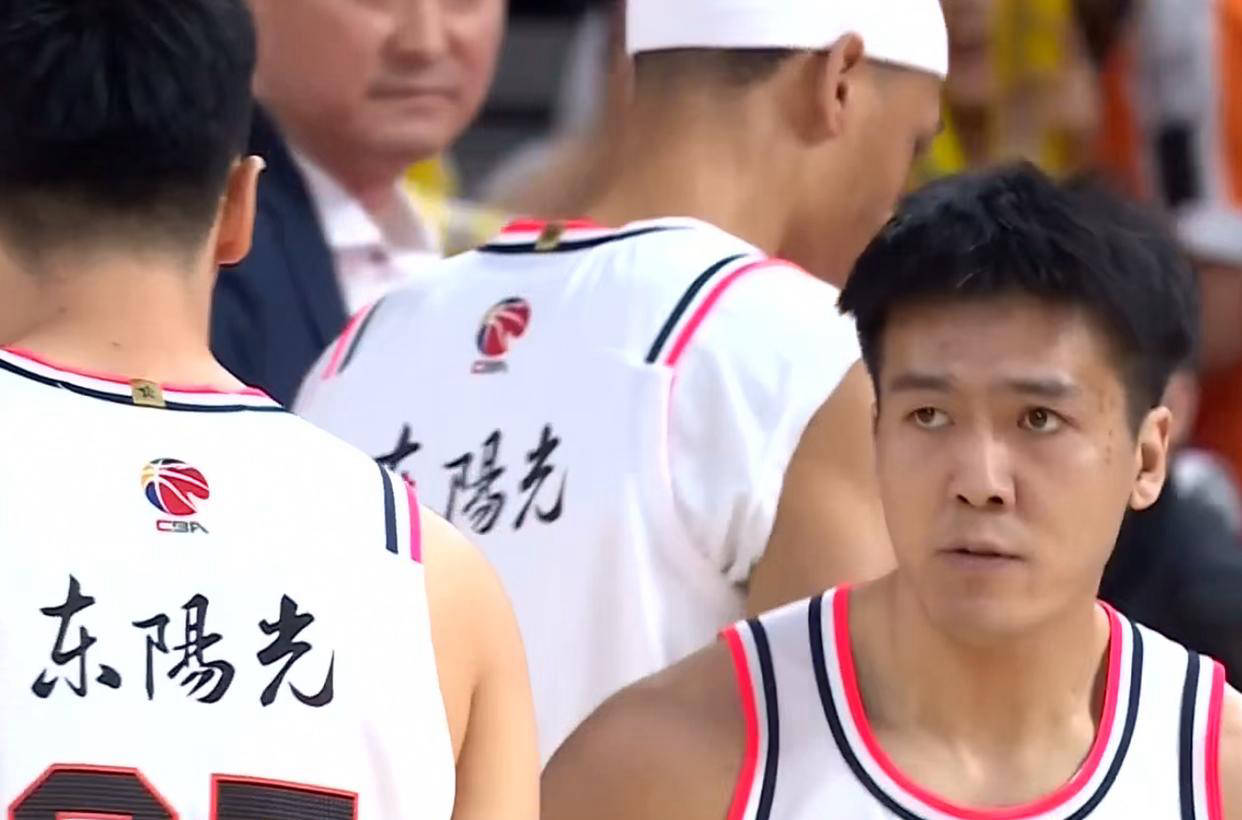 福建男篮轻取胜利，战胜广东队