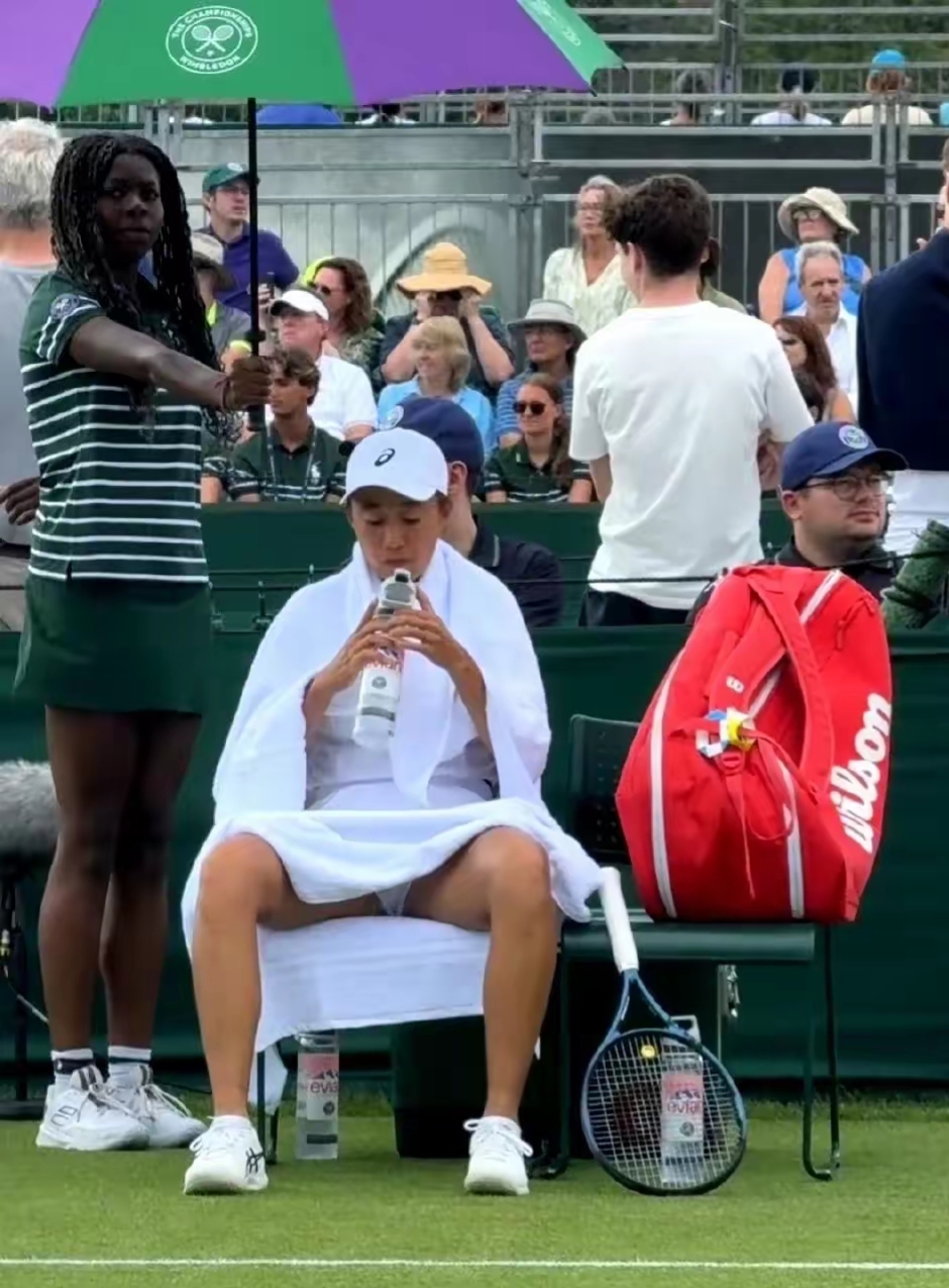 ATP总决赛险胜温网,西西帕斯扛起全队 ATP总决赛险胜温网,西西帕斯扛起全队