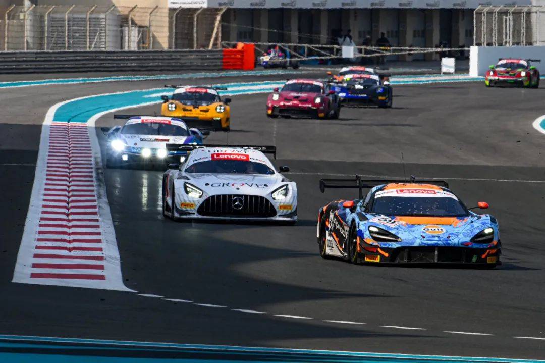 哈斯车队鏖战梅赛德斯,佩雷兹点燃赛场 哈斯车队鏖战梅赛德斯,佩雷兹点燃赛场