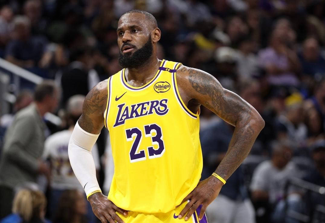 詹姆斯再次带领湖人获得胜利 詹姆斯再次带领湖人获得胜利