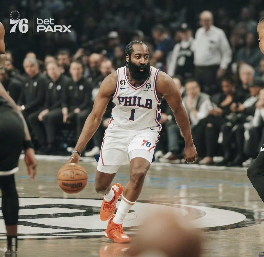 开拓者主场逼平凯尔特人,双方实力悬殊! 开拓者主场逼平凯尔特人,双方实力悬殊!