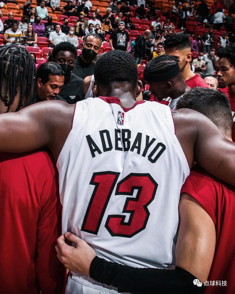 开拓者主场逼平凯尔特人,双方实力悬殊! 开拓者主场逼平凯尔特人,双方实力悬殊!