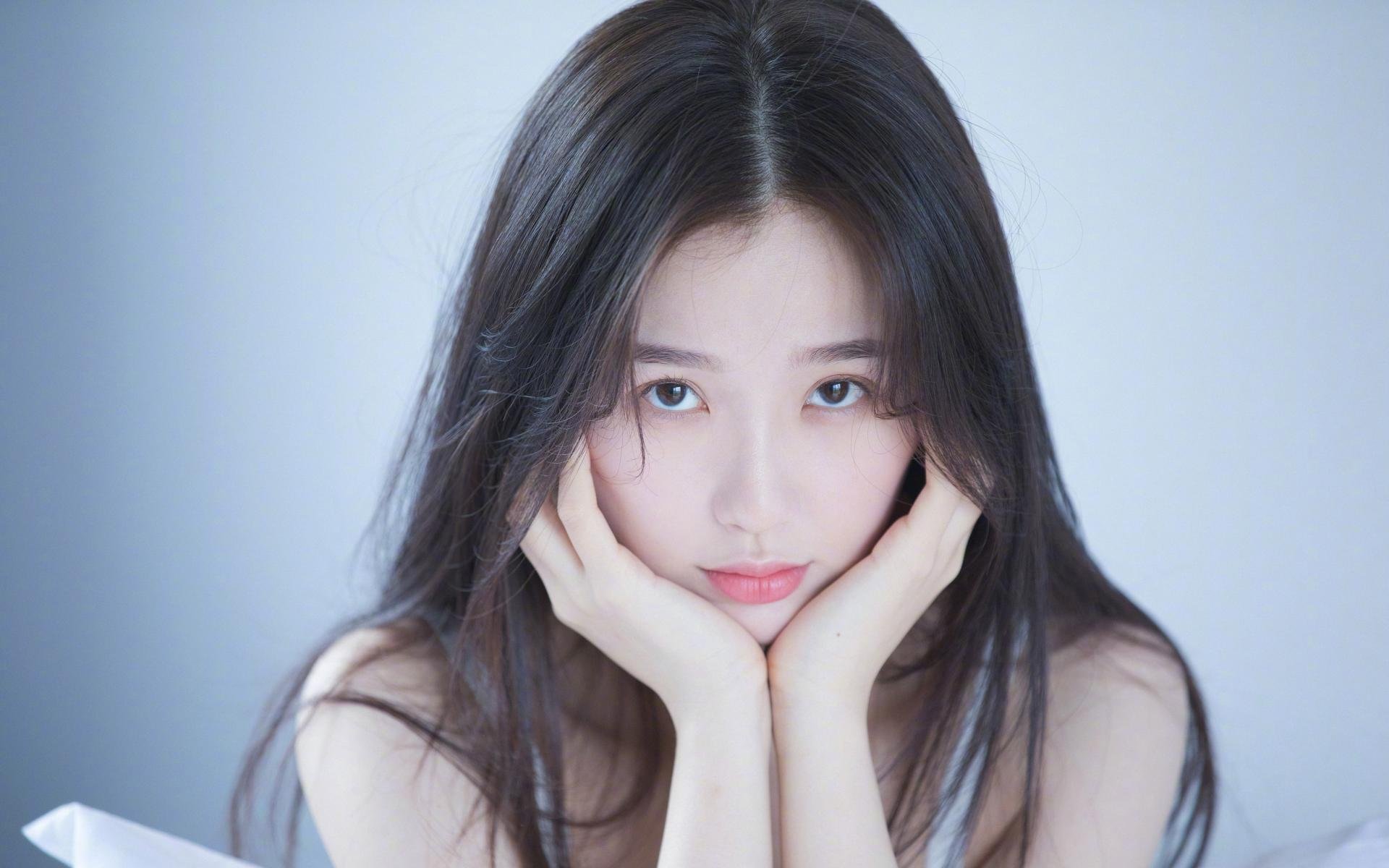 星空下的巨人,年度焦点之战,见证莱万舞台越大越强的永恒法则