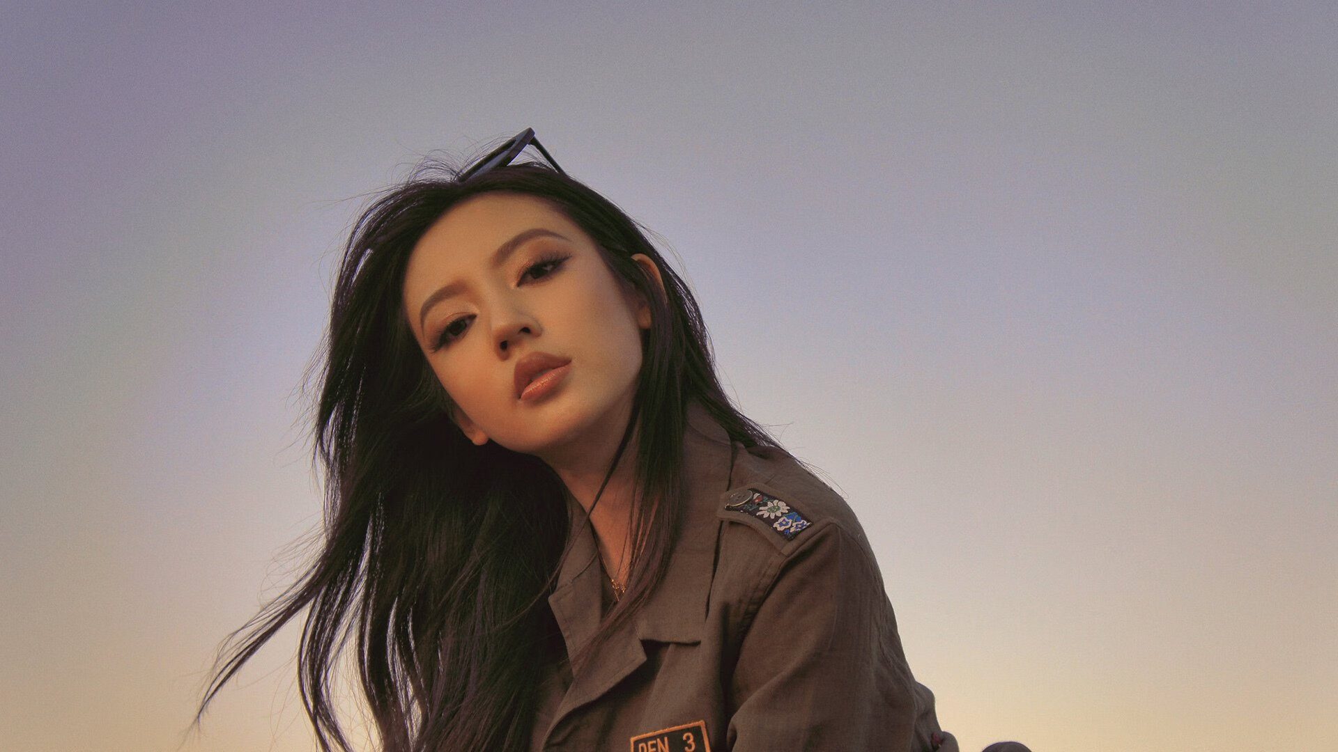 失焦的鹰眼与撕裂的末节，当绿茵场的悬念在篮球场续写