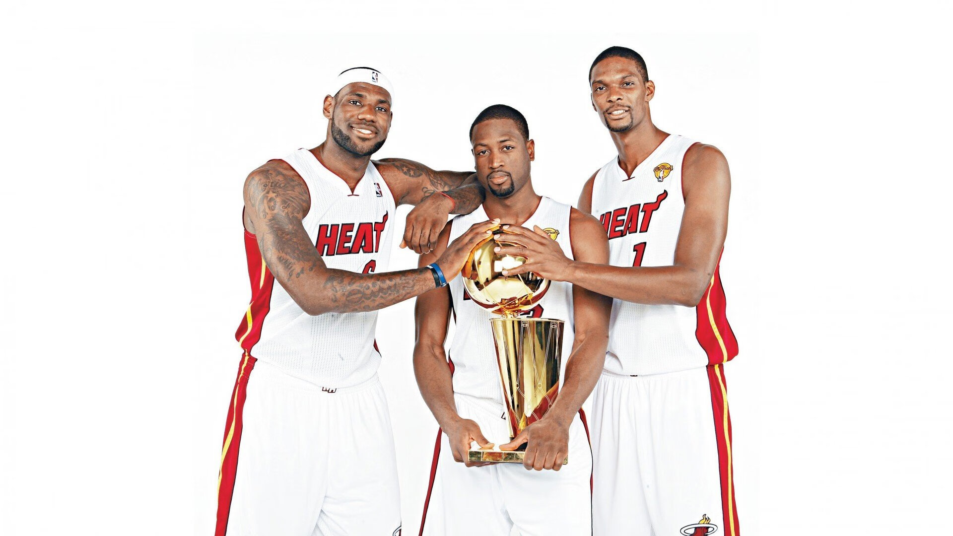 拉文关键先生闪耀，上海队力克黄蜂强势晋级创历史