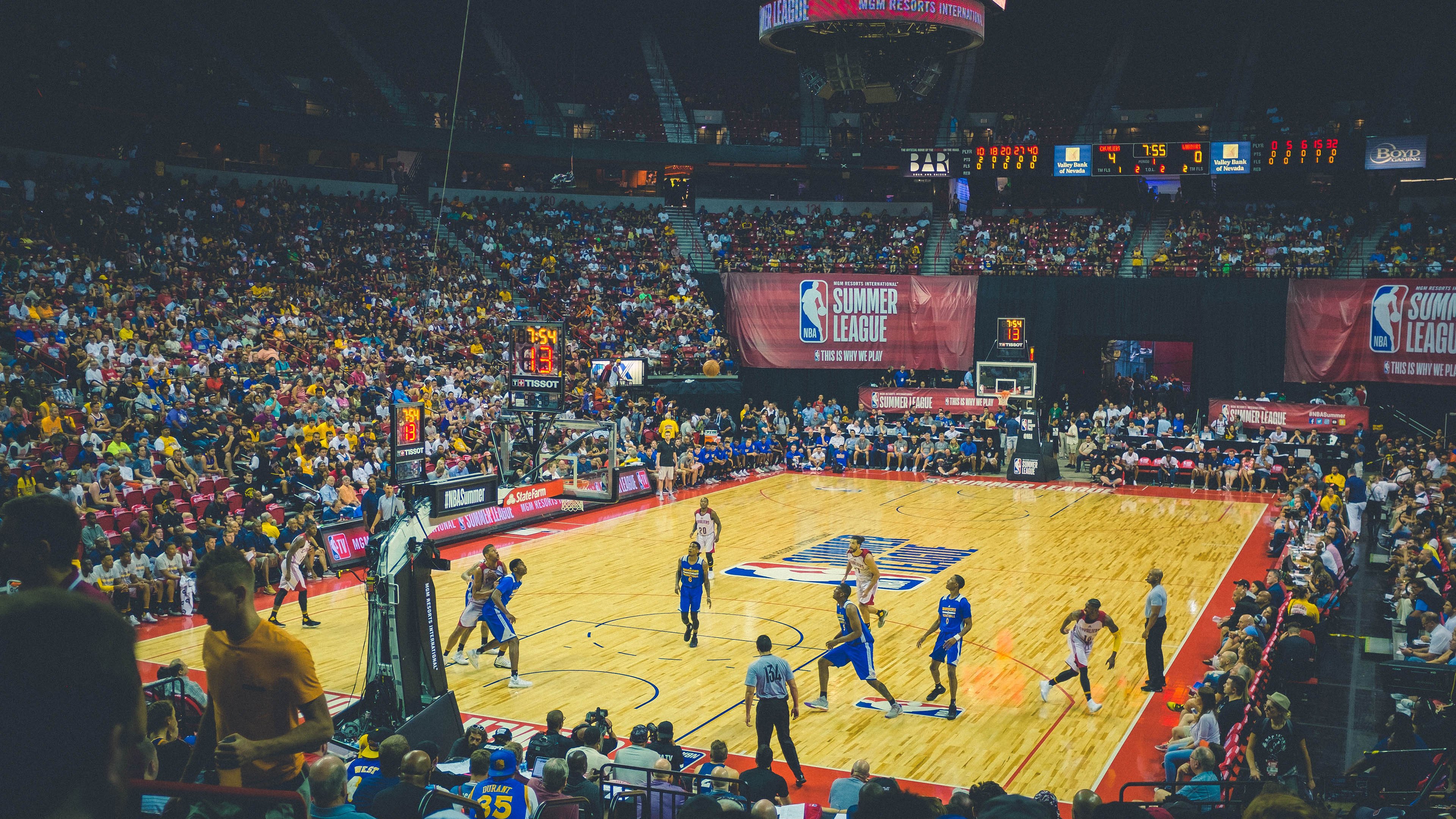 小个子巨人，范弗利特独揽42分，用篮球智商重新定义焦点